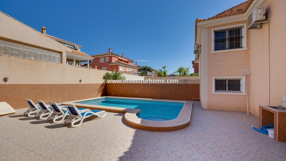 Sale - Villa - Torrevieja - Costa Blanca