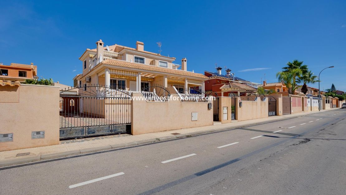 Sale - Villa - Torrevieja - Costa Blanca