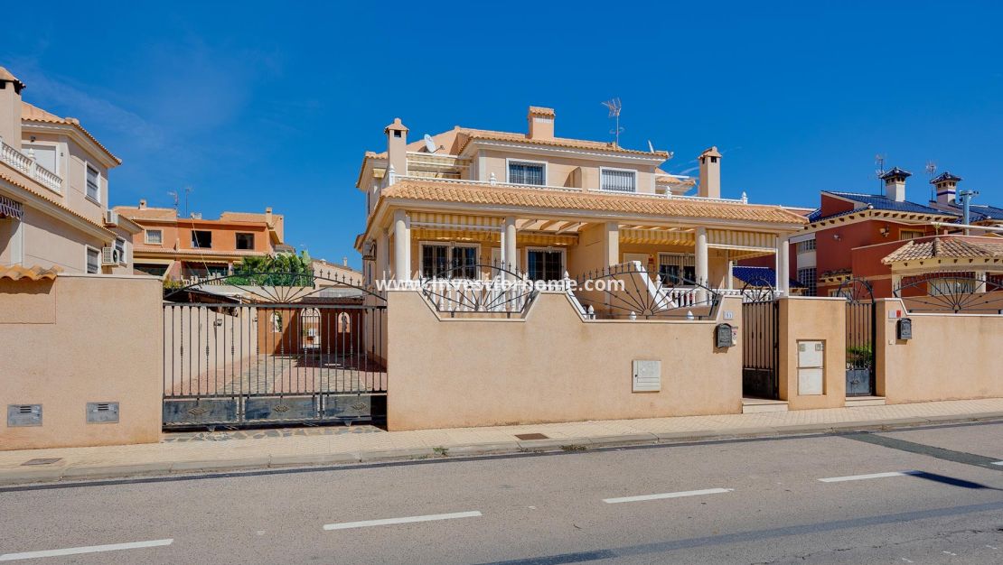 Sale - Villa - Torrevieja - Costa Blanca