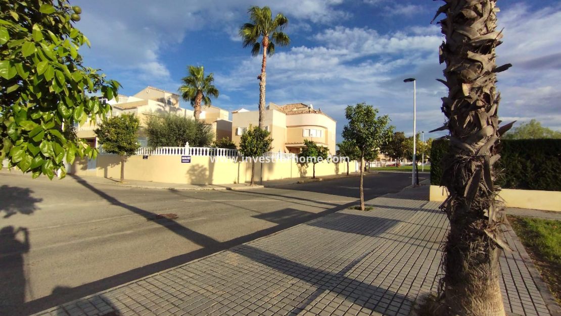 Sale - Villa - Torrevieja - Costa Blanca