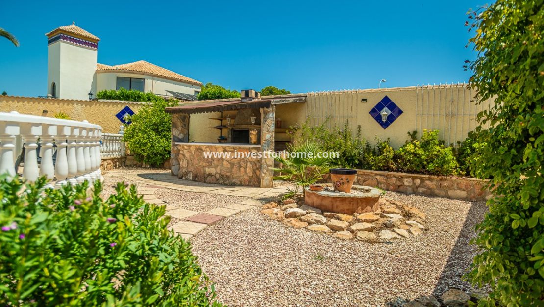 Sale - Villa - Torrevieja - Costa Blanca