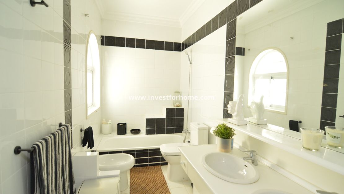 Sale - Villa - Torrevieja - Costa Blanca