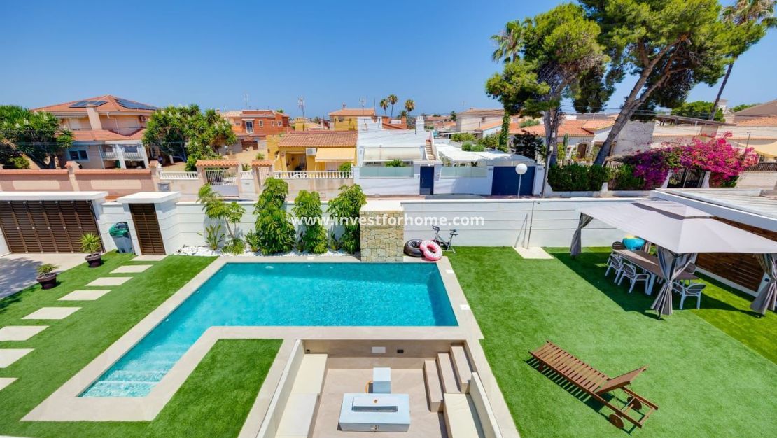 Sale - Villa - Torrevieja - Costa Blanca