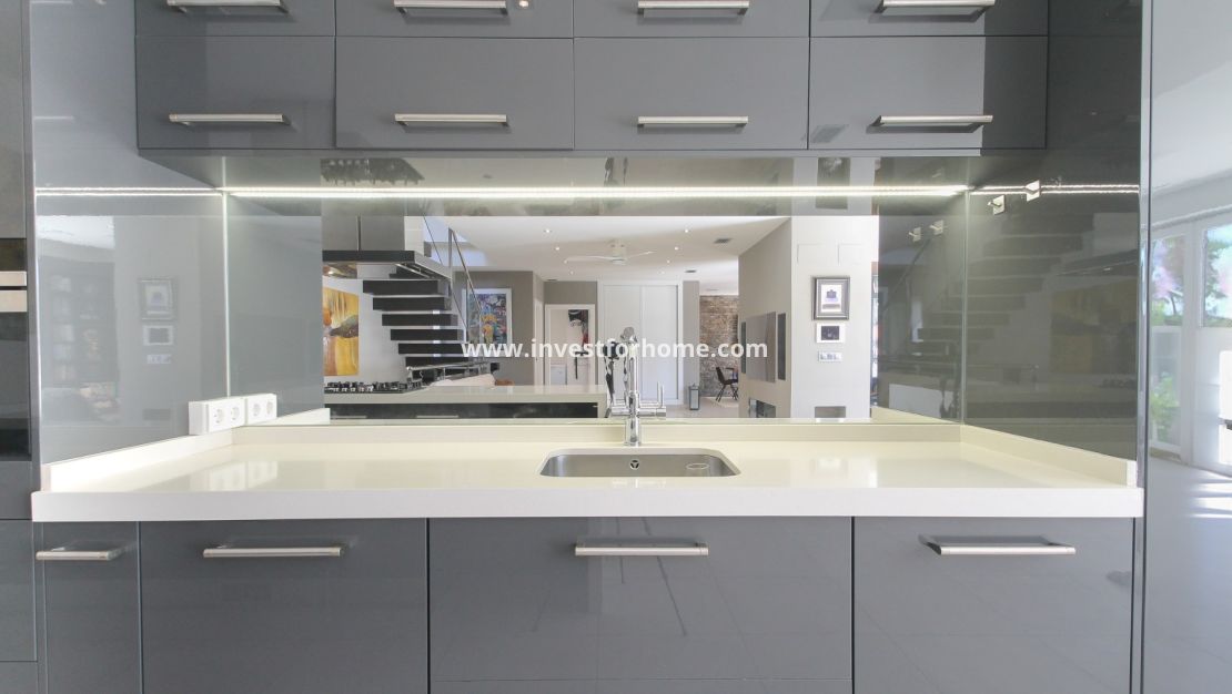 Sale - Villa - Torrevieja - Costa Blanca