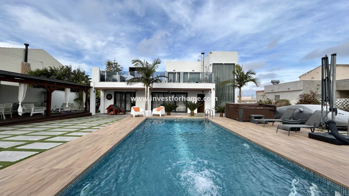 Sale - Villa - Torrevieja - Costa Blanca