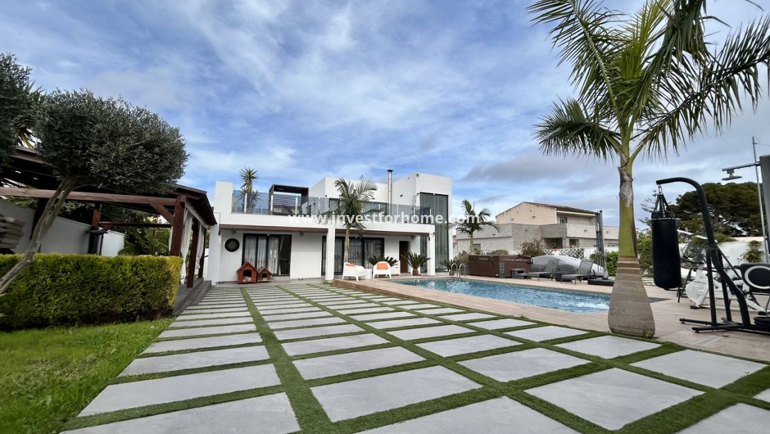 Sale - Villa - Torrevieja - Costa Blanca