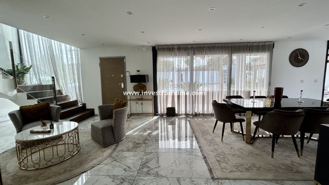 Sale - Villa - Torrevieja - Costa Blanca