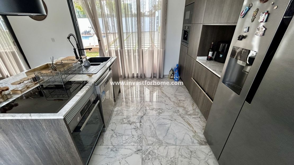 Sale - Villa - Torrevieja - Costa Blanca