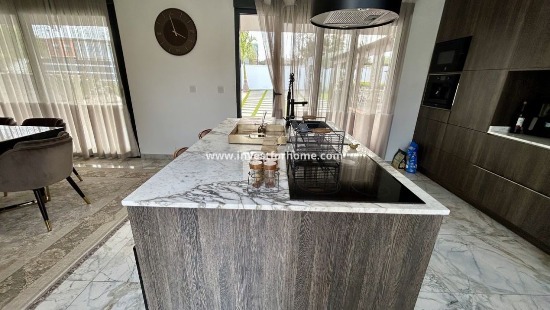 Sale - Villa - Torrevieja - Costa Blanca