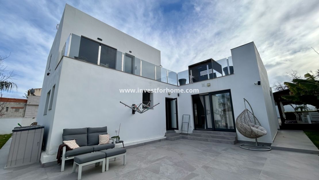 Sale - Villa - Torrevieja - Costa Blanca
