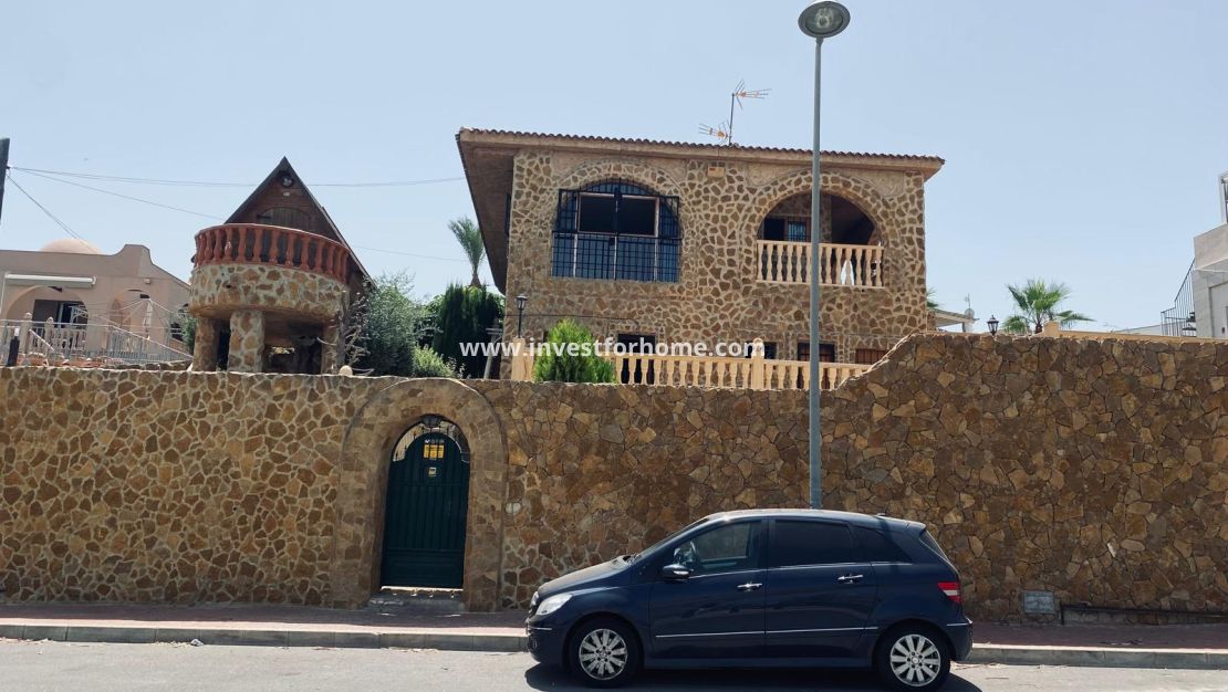 Sale - Villa - Torrevieja - Costa Blanca