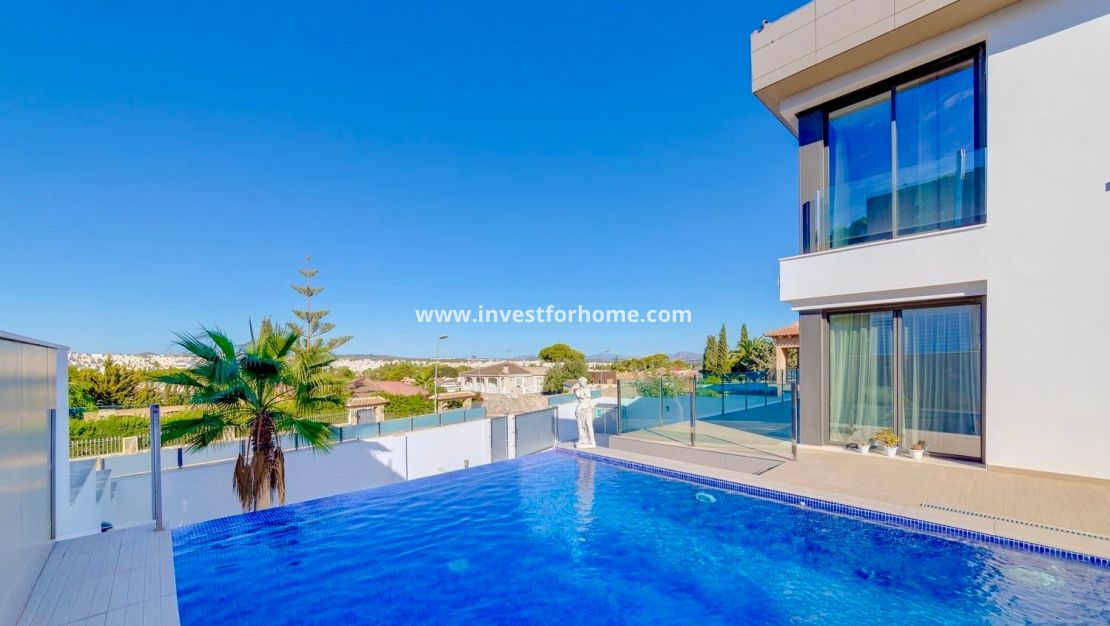 Sale - Villa - Torrevieja - Costa Blanca