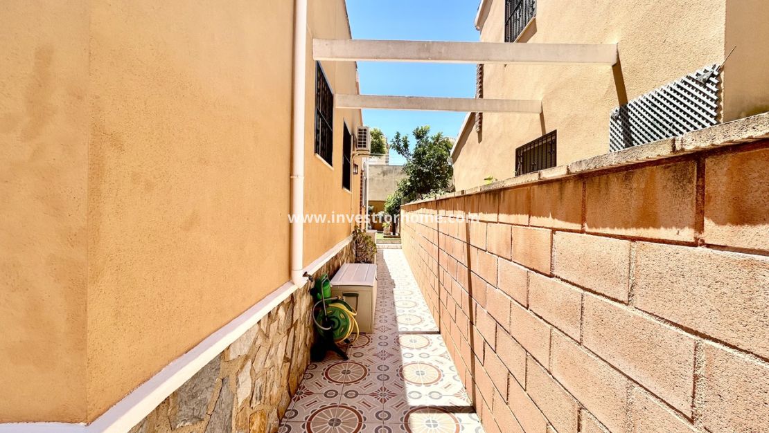 Sale - Villa - Torrevieja - Costa Blanca