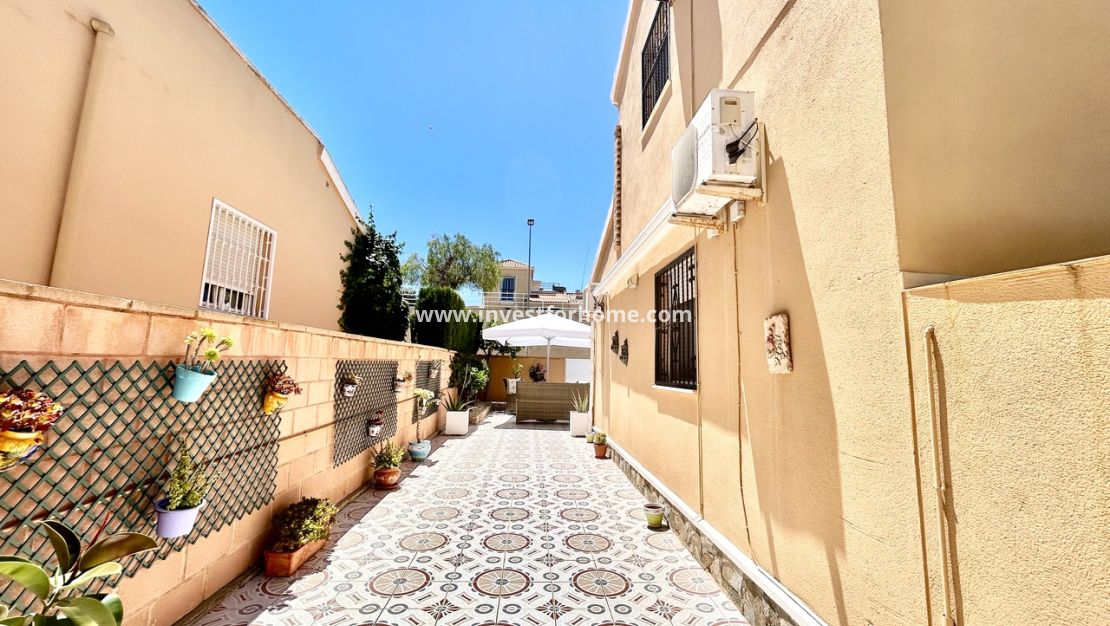 Sale - Villa - Torrevieja - Costa Blanca