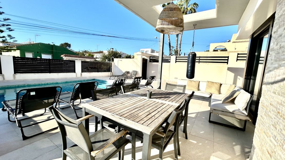 Sale - Villa - Torrevieja - Costa Blanca