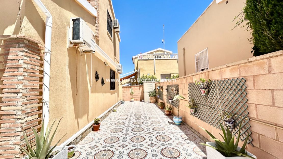 Sale - Villa - Torrevieja - Costa Blanca