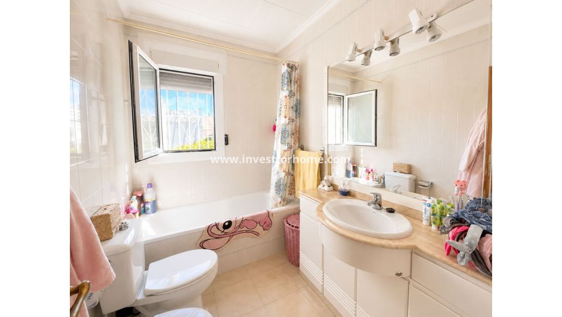 Sale - Villa - Torrevieja - Costa Blanca