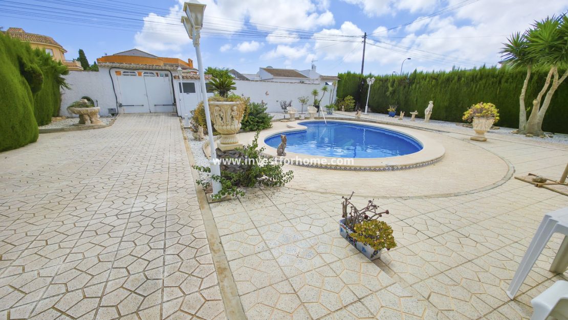 Sale - Villa - Torrevieja - Costa Blanca
