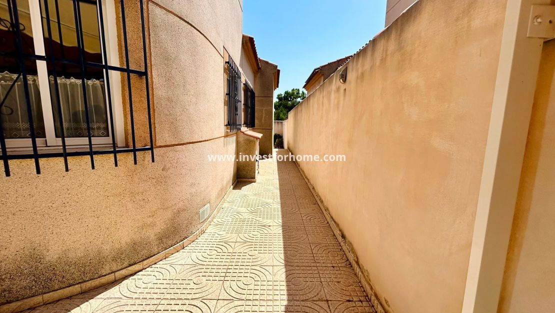 Sale - Villa - Torrevieja - Costa Blanca