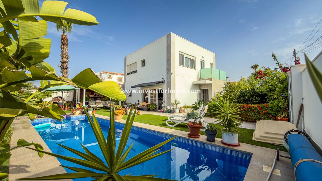 Sale - Villa - Torrevieja - Costa Blanca