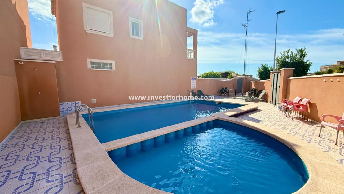 Sale - Villa - Torrevieja - El Limonar