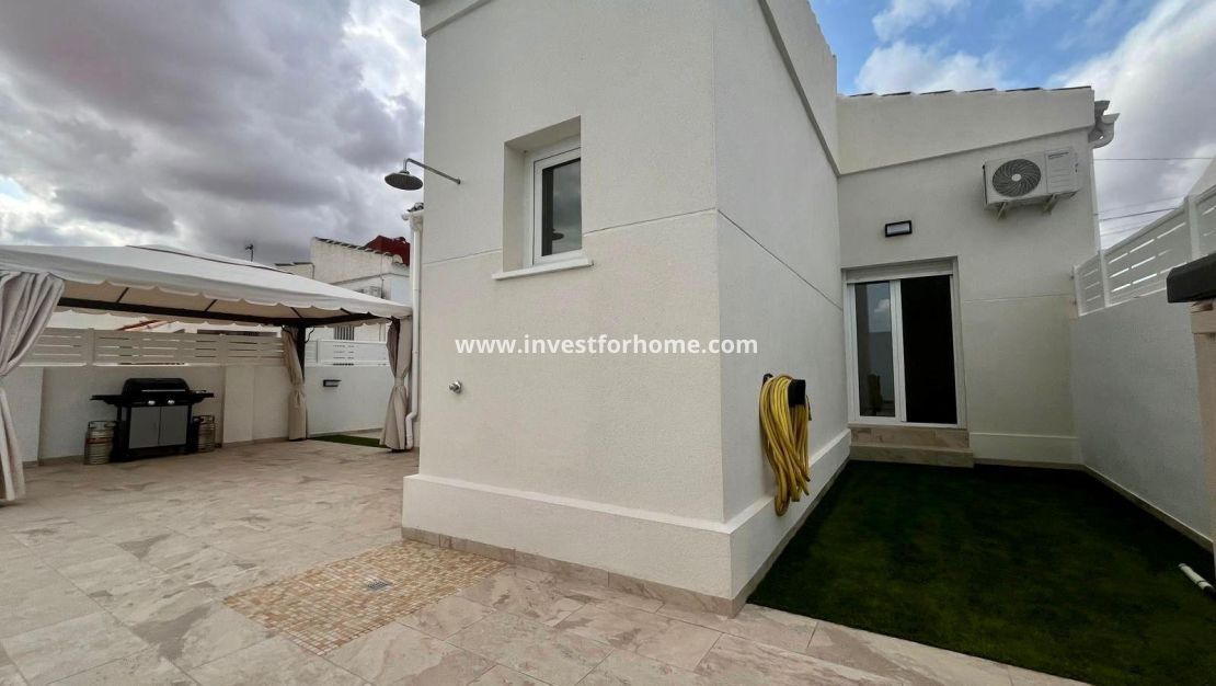 Sale - Villa - Torrevieja - La Siesta-El Chaparral