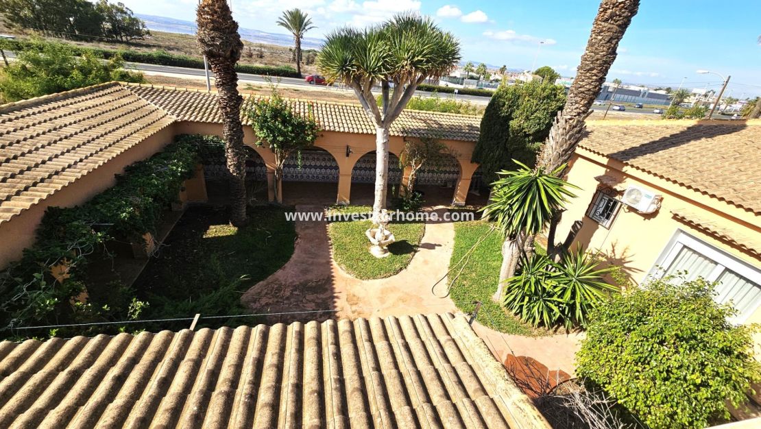 Sale - Villa - Torrevieja - La Siesta-El Chaparral