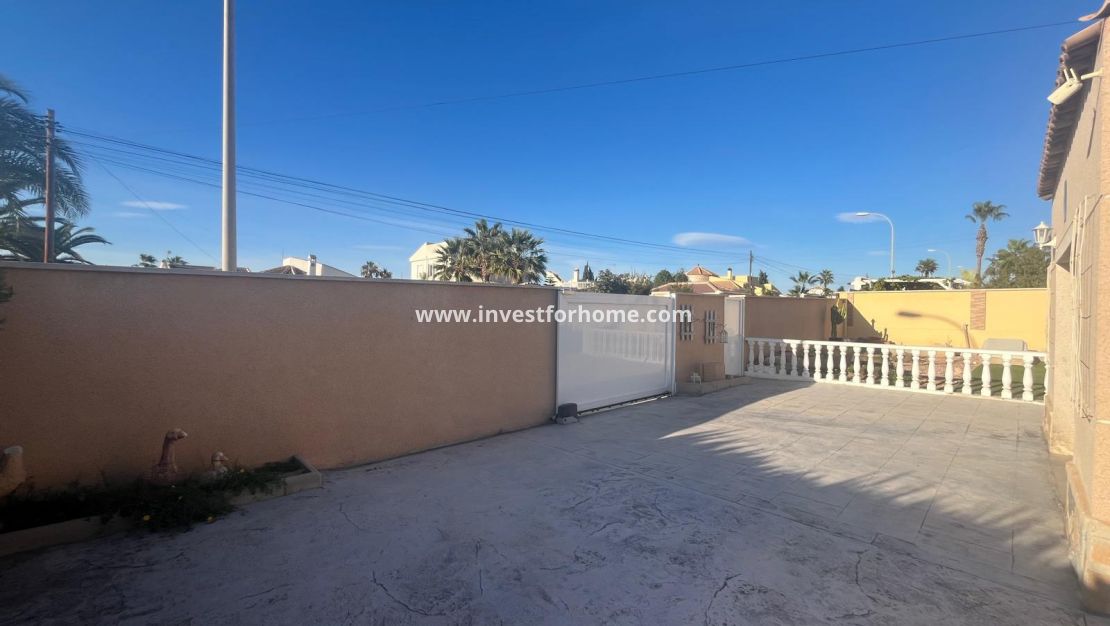 Sale - Villa - Torrevieja - La Siesta-El Chaparral