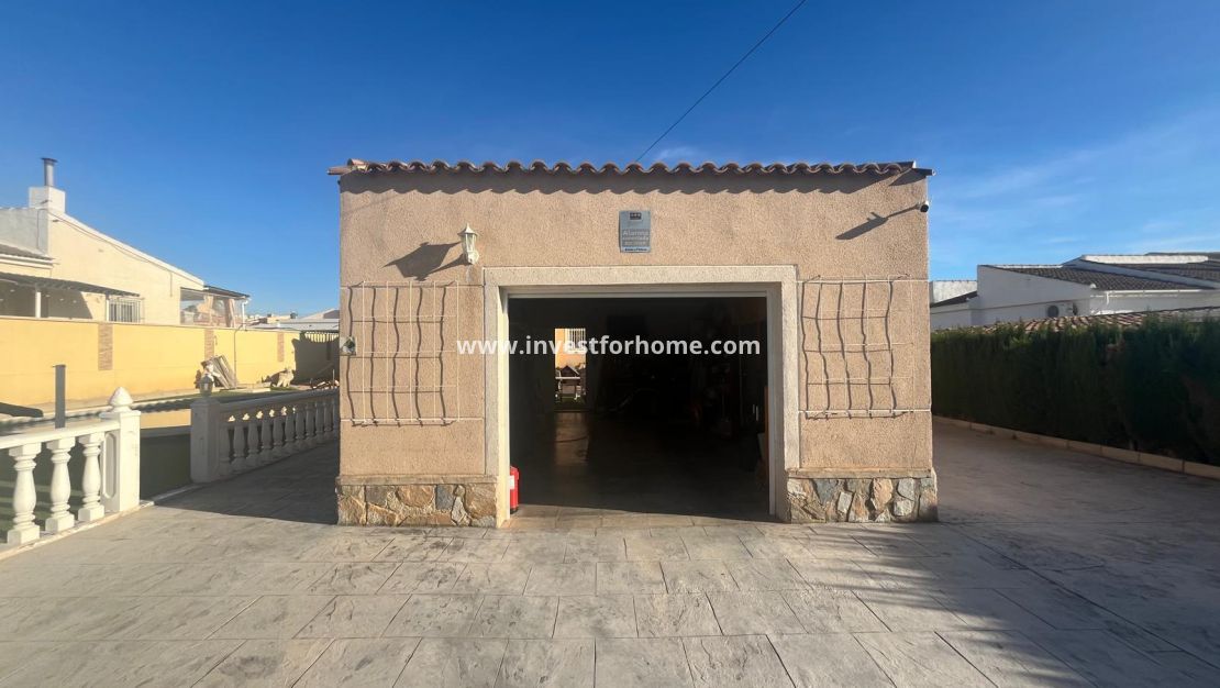 Sale - Villa - Torrevieja - La Siesta-El Chaparral