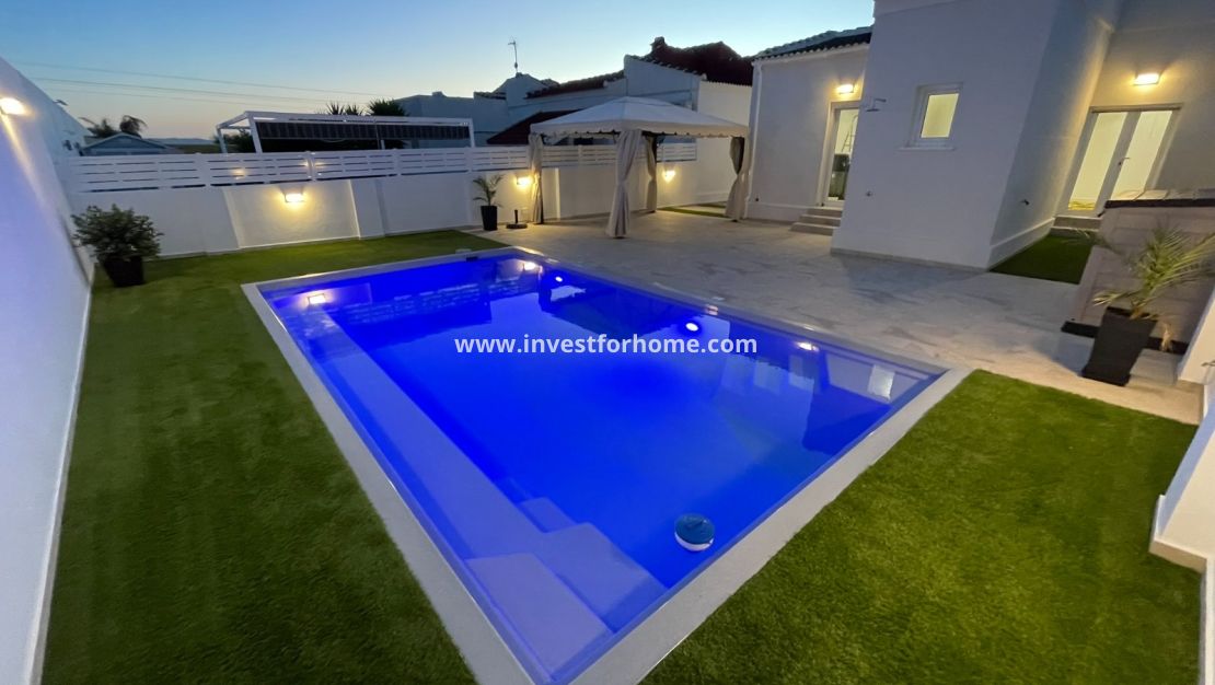 Sale - Villa - Torrevieja - La Siesta-El Chaparral