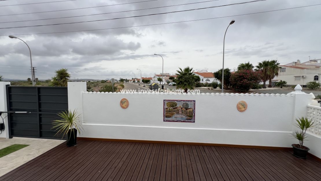 Sale - Villa - Torrevieja - La Siesta-El Chaparral