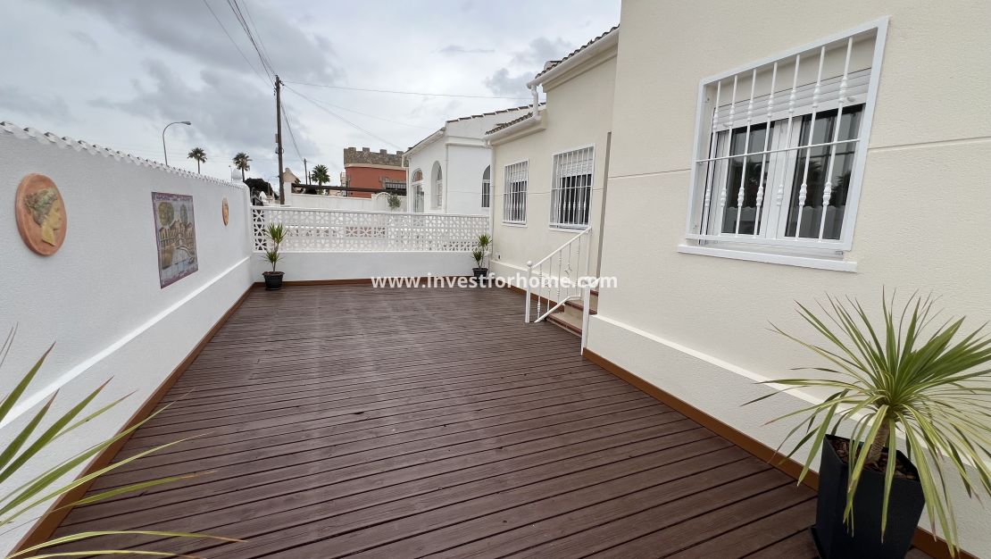 Sale - Villa - Torrevieja - La Siesta-El Chaparral