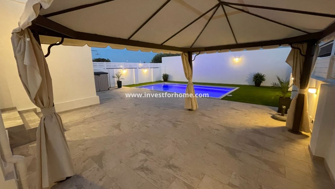 Sale - Villa - Torrevieja - La Siesta-El Chaparral