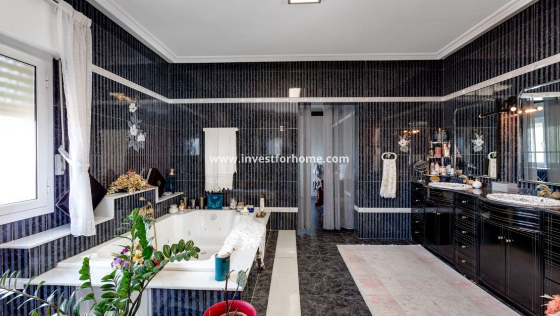 Sale - Villa - Torrevieja - La Siesta-El Chaparral