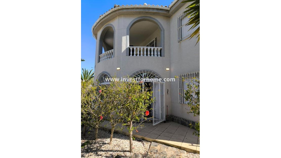 Sale - Villa - Torrevieja - La Siesta-El Chaparral
