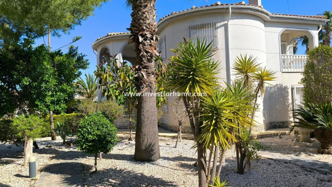 Sale - Villa - Torrevieja - La Siesta-El Chaparral