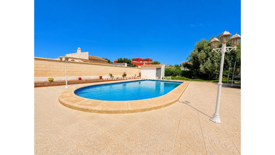 Sale - Villa - Torrevieja - La Siesta-El Chaparral