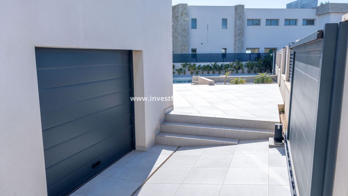 Sale - Villa - Torrevieja - La Valeta