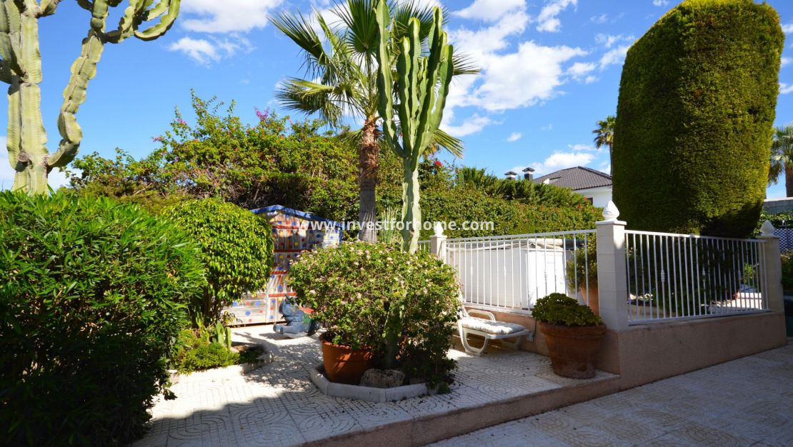 Sale - Villa - Torrevieja - La Veleta