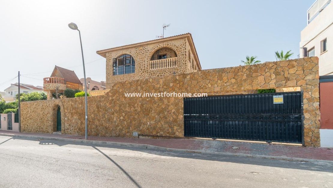 Sale - Villa - Torrevieja - Los Altos