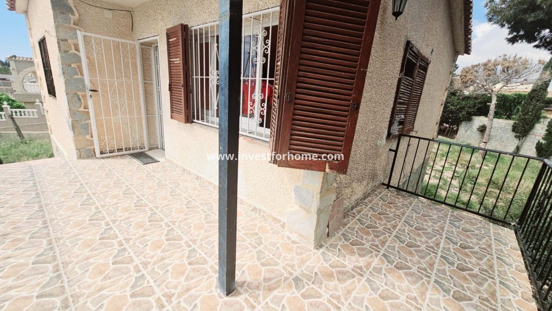 Sale - Villa - Torrevieja - Los Balcones - Los Altos Del Edén