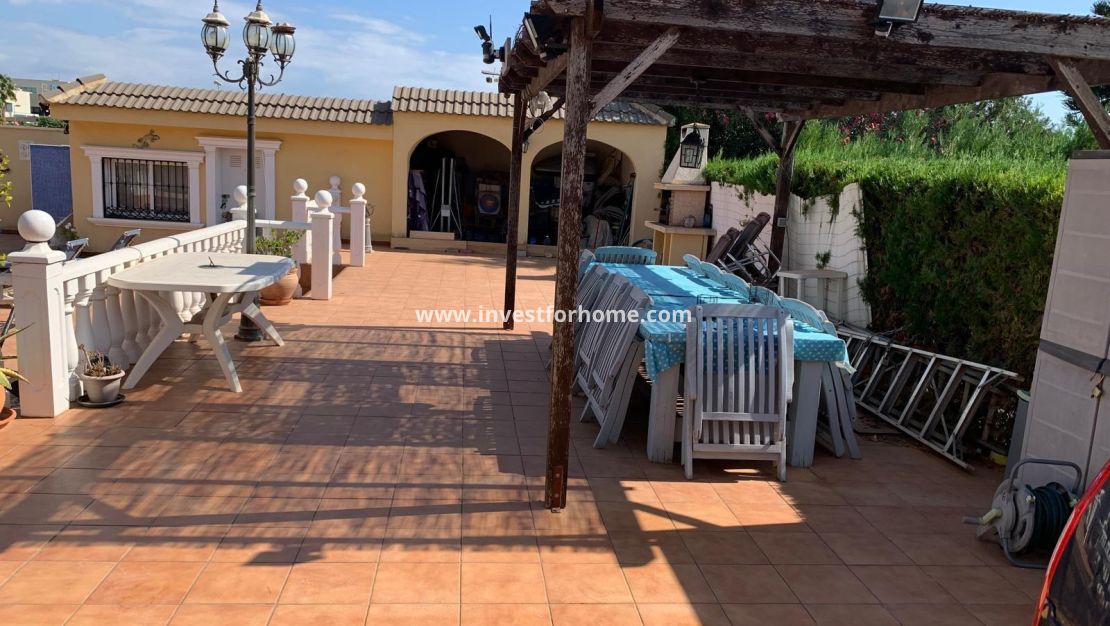 Sale - Villa - Torrevieja - Los Balcones - Los Altos Del Edén