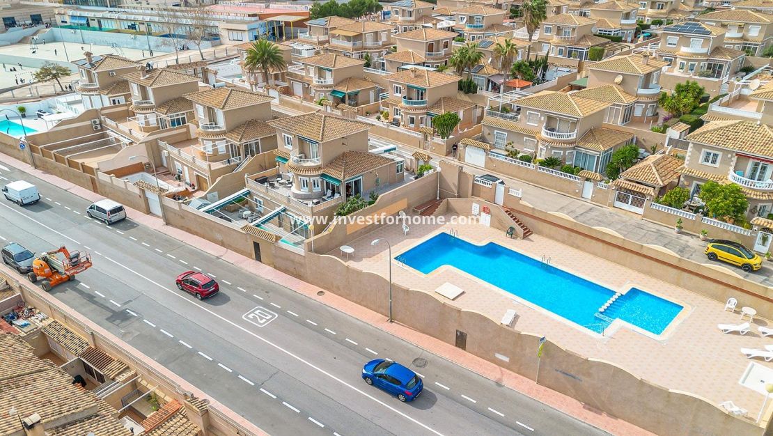 Sale - Villa - Torrevieja - Los Balcones - Los Altos Del Edén