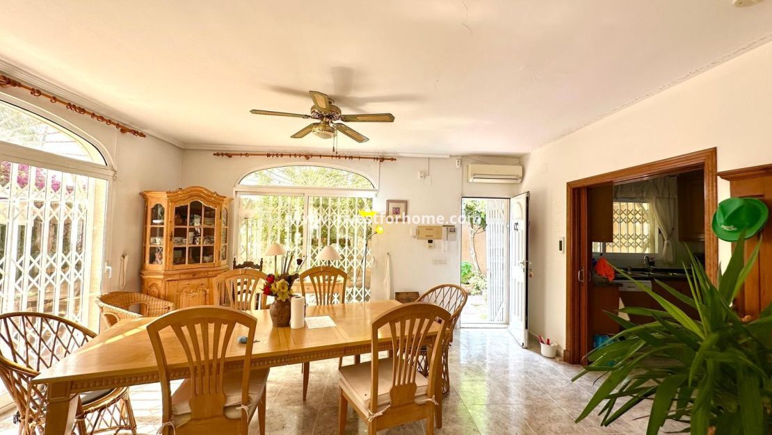 Sale - Villa - Torrevieja - Los Balcones - Los Altos Del Edén