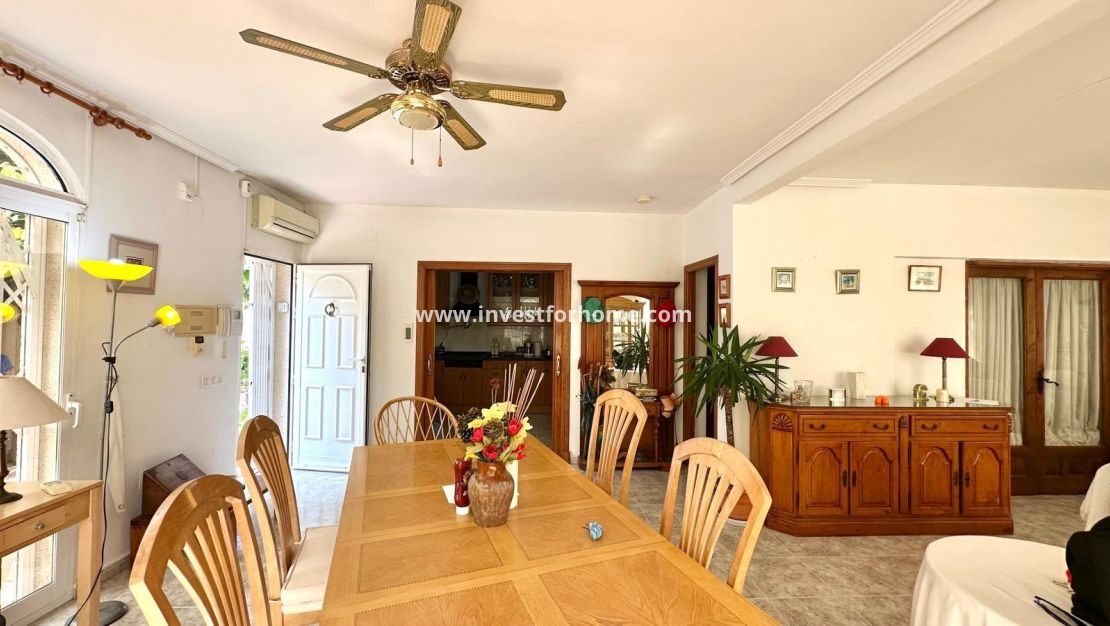 Sale - Villa - Torrevieja - Los Balcones - Los Altos Del Edén