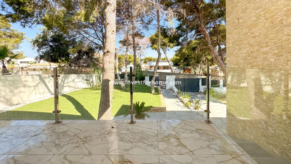 Sale - Villa - Torrevieja - Los Balcones - Los Altos Del Edén