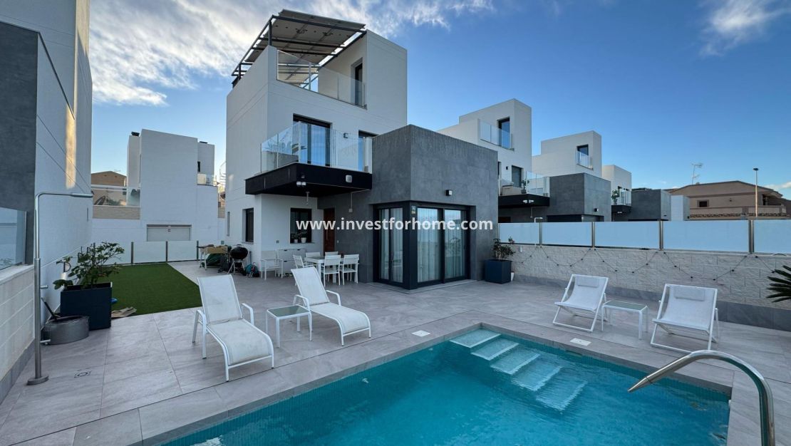 Sale - Villa - Torrevieja - Los Balcones - Los Altos Del Edén