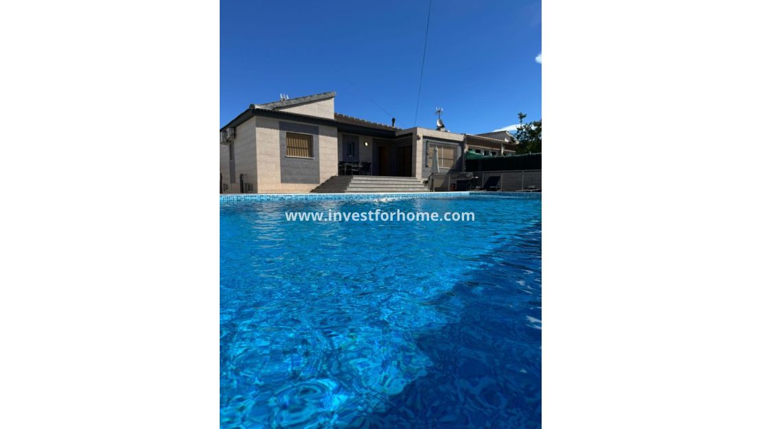 Sale - Villa - Torrevieja - Los Balcones - Los Altos Del Edén