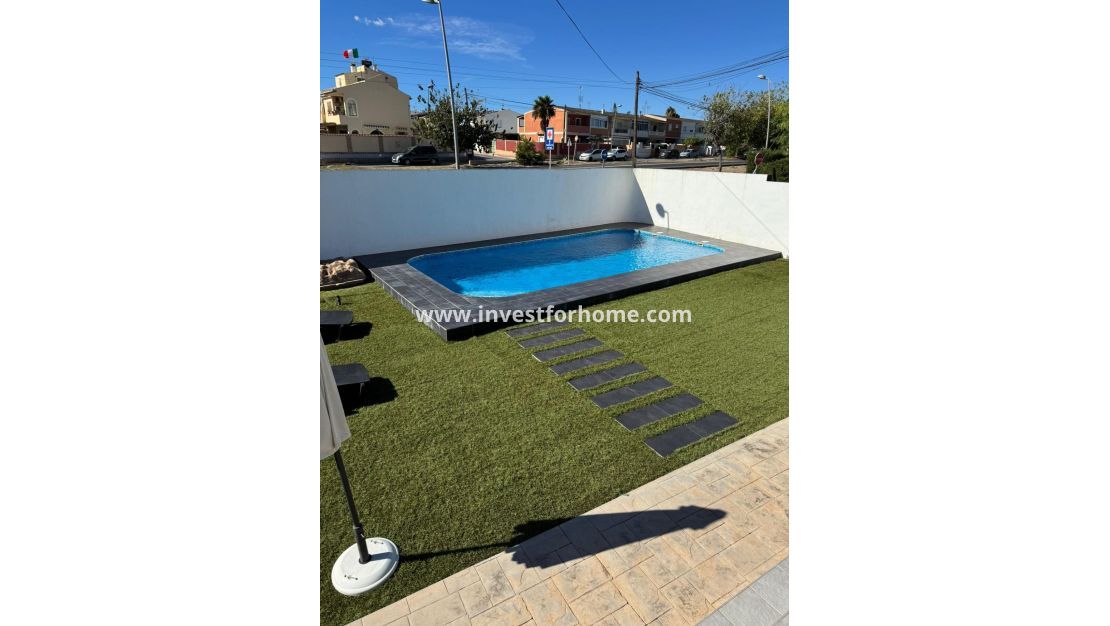 Sale - Villa - Torrevieja - Los Balcones - Los Altos Del Edén
