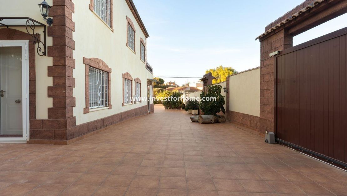 Sale - Villa - Torrevieja - Los Balcones - Los Altos Del Edén